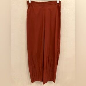 NWOT XIAO Studio Elastic Waist Pull On Pleated Leg Pants Rust Colored Size M